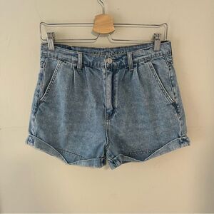 American Eagle High Rise Mom Short